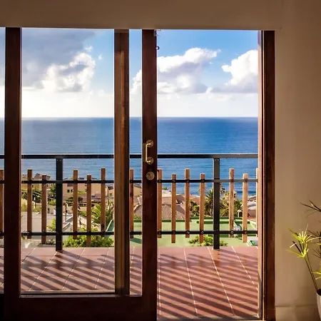 With One Bedroom In Bajamar With Wonderful Sea View Shared Pool Balcony 500 M From The Beach バハマル